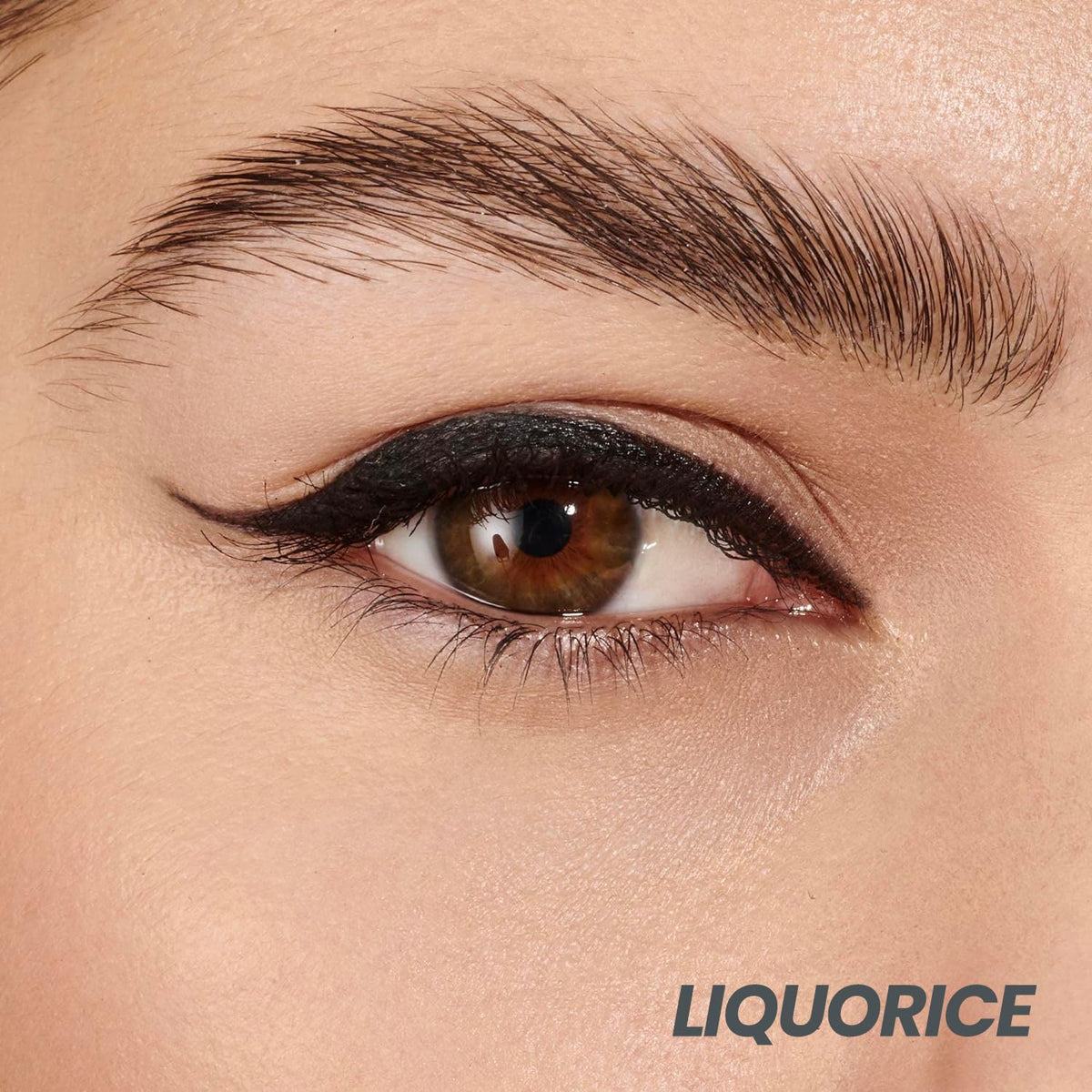 Wonderskin Eyeliner Pencil 1440 in a makeup kit