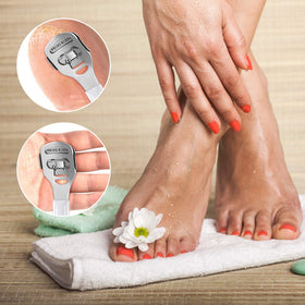Zhehao callus shaver set with blades and foot file on a table