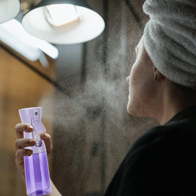 Zuhose Spray Bottle with water mist demonstration